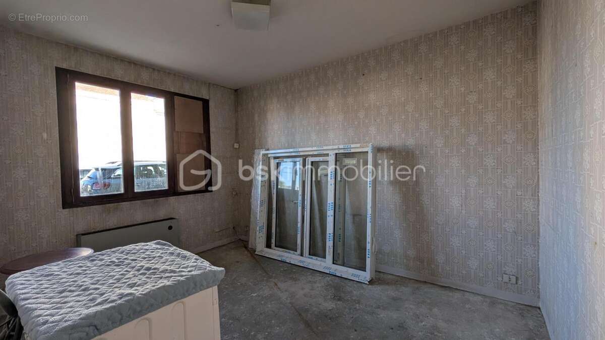 Commerce à PONT-L&#039;ABBE-D&#039;ARNOULT