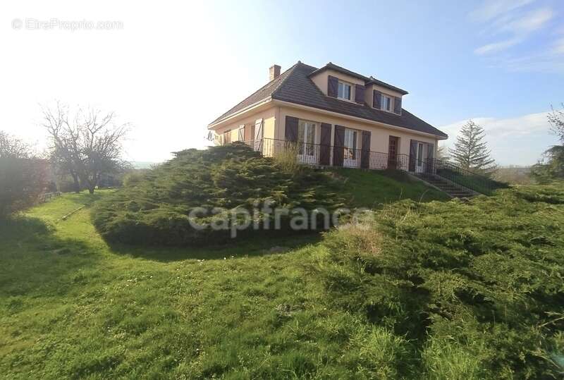 Maison familiale de plus de 220 m² avec 5 chambres, piscine, sauna, terrain clos, vue dégagée - photo 15
