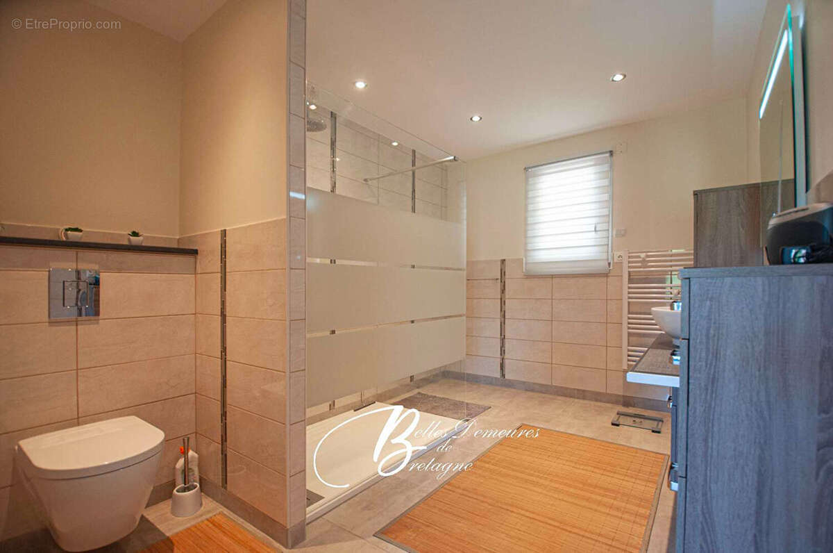 A vendre propriété ouverte sur son grand terrain constructible Côte de granit rose Bretagne - photo 12