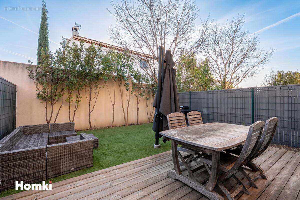 Maison à SIMIANE-COLLONGUE