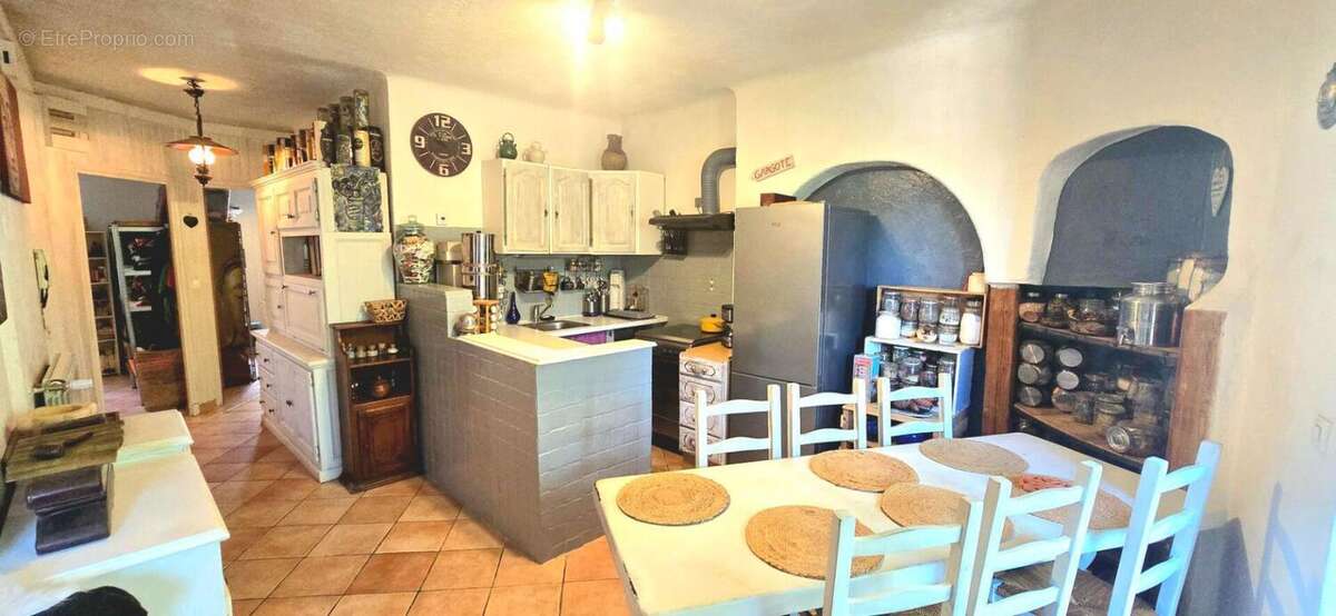 Draguignan centre , t3 lumineux avec véranda , idéal habitation ou investissement - photo 5