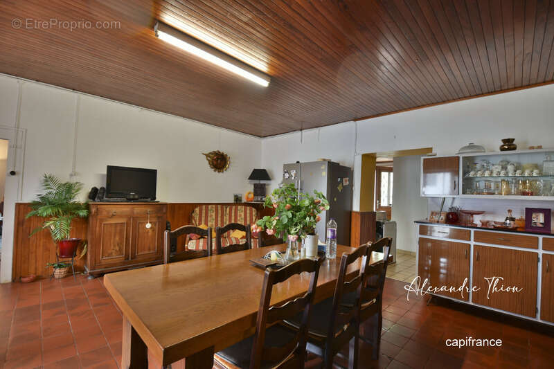 Maison à DOMPIERRE-SUR-VEYLE