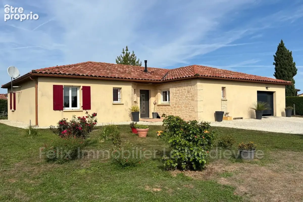 Photo Maison à Marcillac-Saint-Quentin au prix de 284 000€