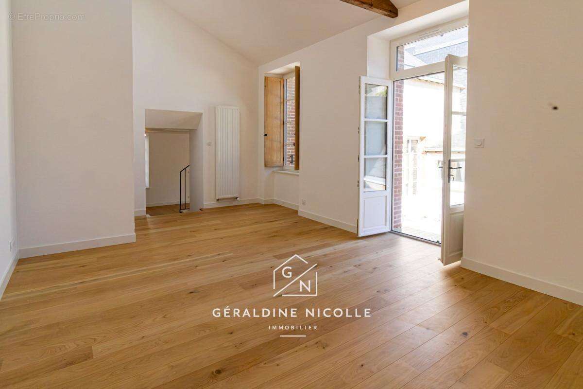 Maison de ville au pied des remparts  - 170m2 - plein centre - VANNES - photo 8