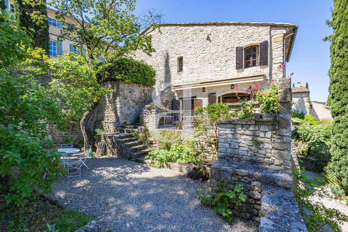 Maison 304 m² à Vaison-La-Romaine  - photo 3