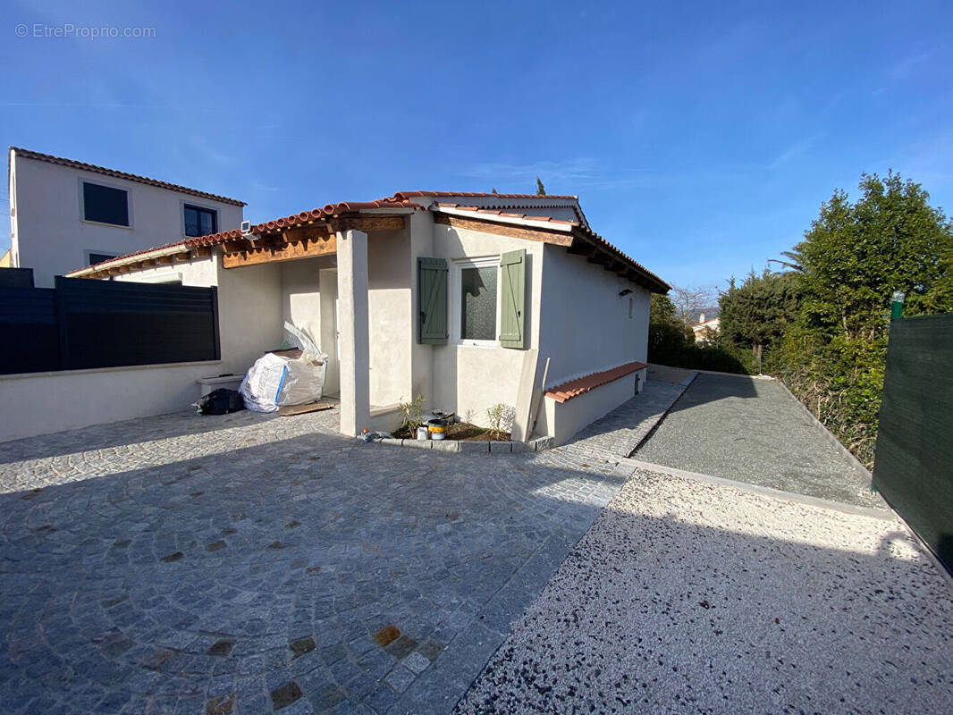 Maison à ROQUEBRUNE-SUR-ARGENS