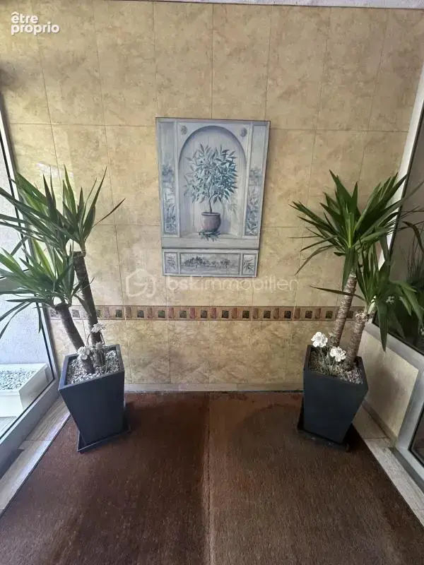 Découvrez le charme d'un studio avec jardinet au  cœur d'une  résidence très recherchée - photo 7