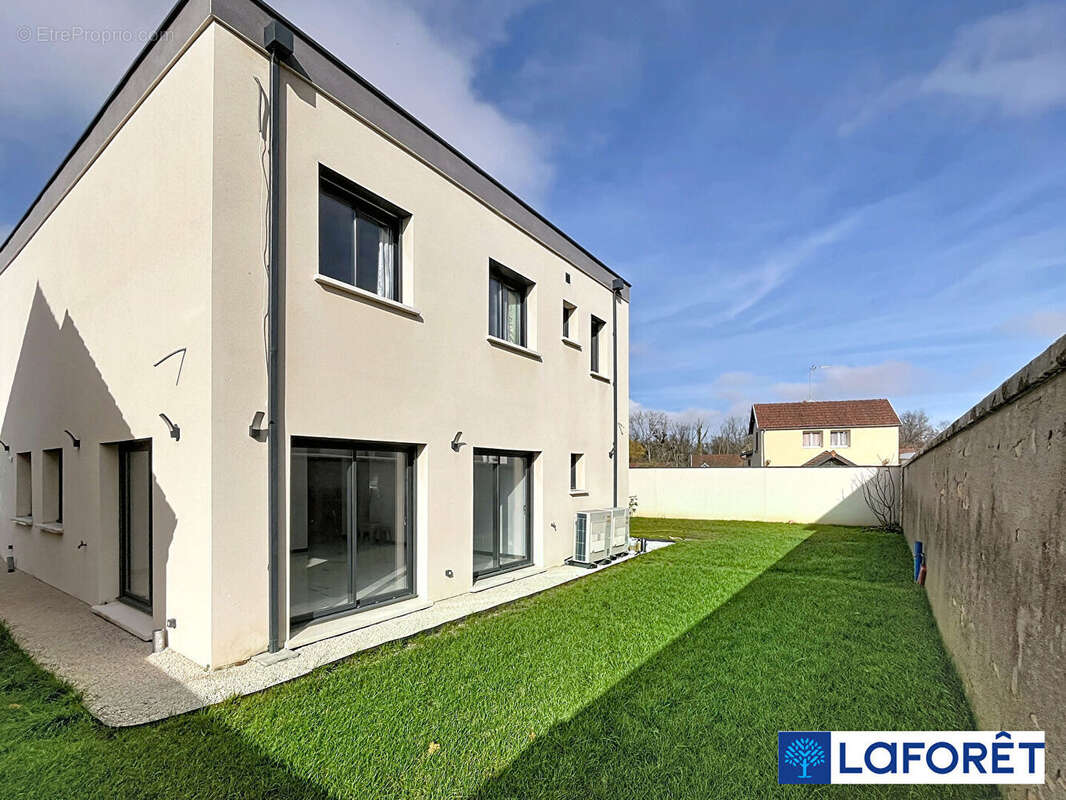 Maison à IS-SUR-TILLE