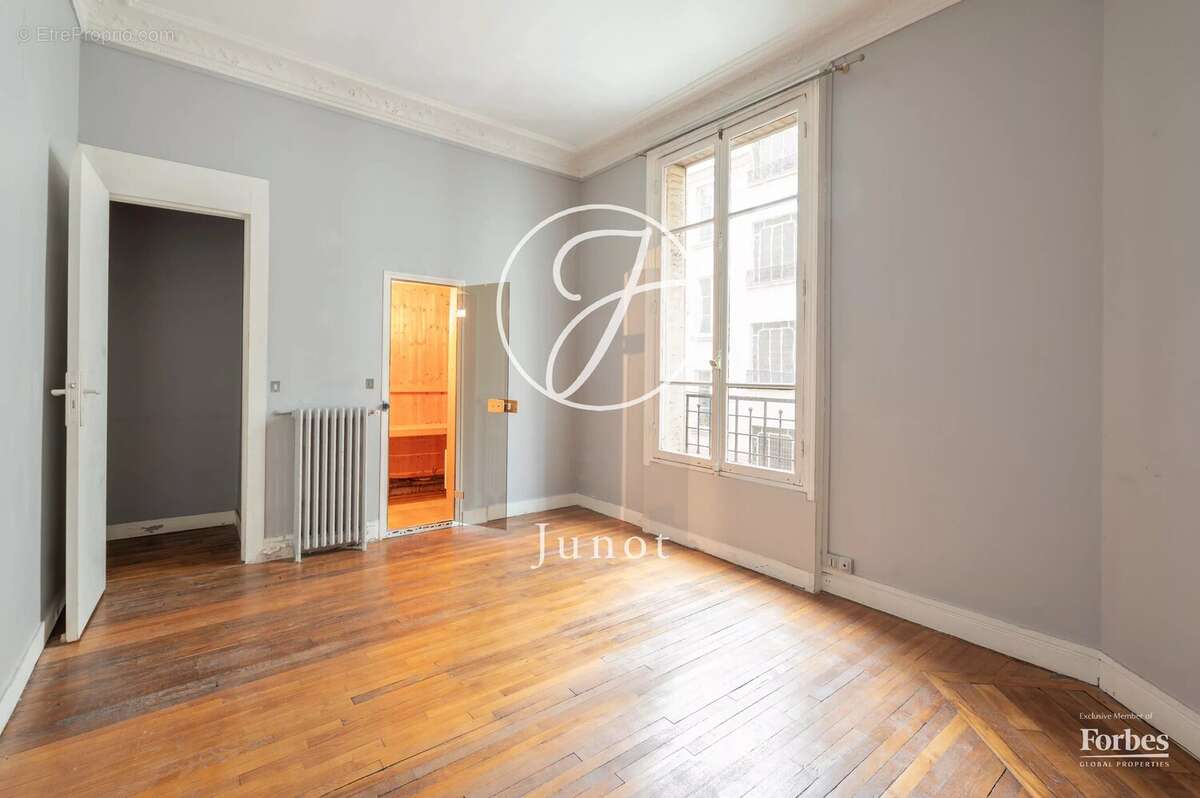 Appartement à PARIS-7E