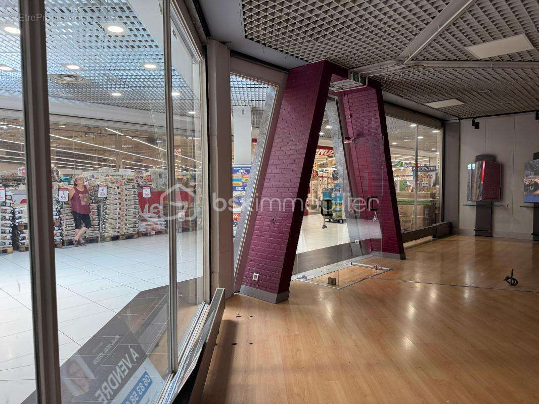 Local commercial de 90m² - photo 2