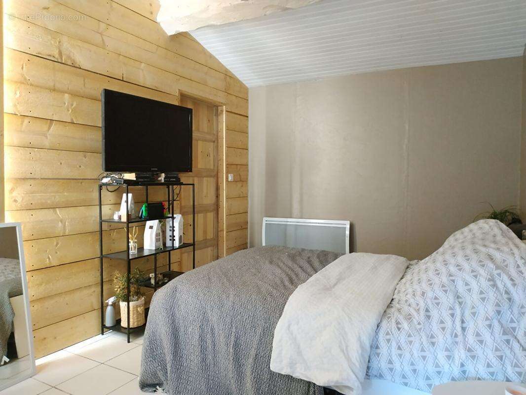 Maison à LA CHAPELLE-BASSE-MER