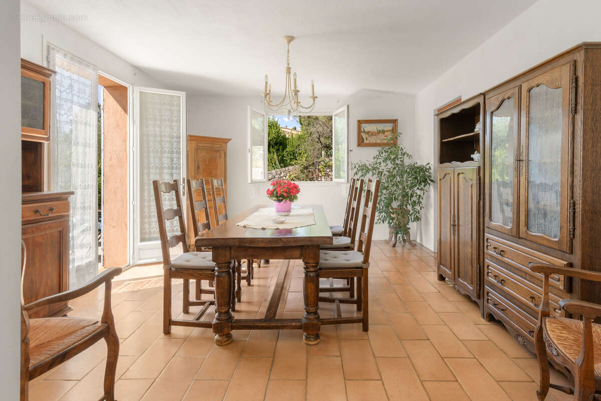 Tourrettes-sur-Loup   Maison familiale avec piscine, vue mer et village - photo 8