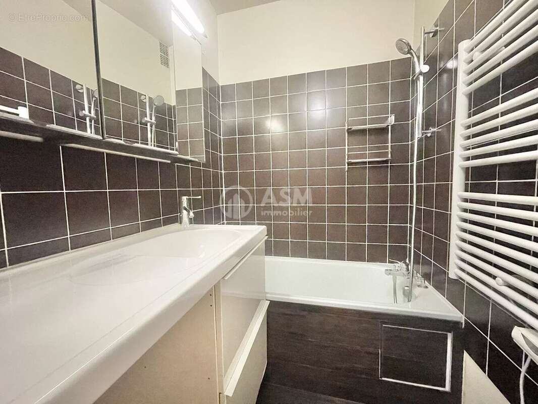 Appartement à COURBEVOIE