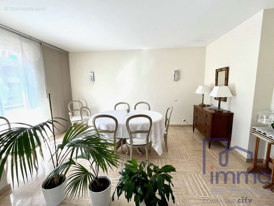 Appartement à SAINT-ETIENNE