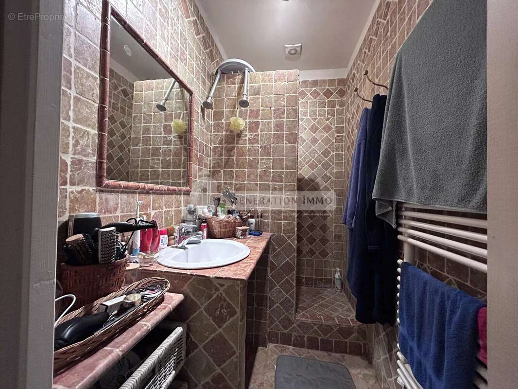 Maison à FONTVIEILLE