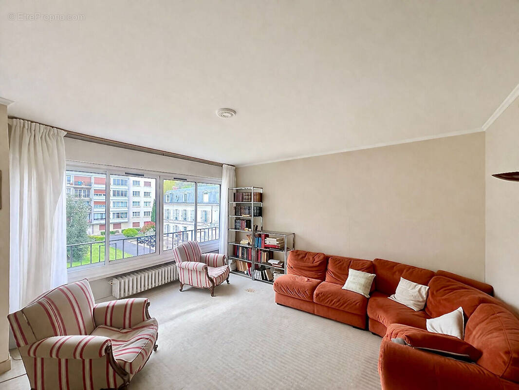 Appartement à VILLE-D'AVRAY