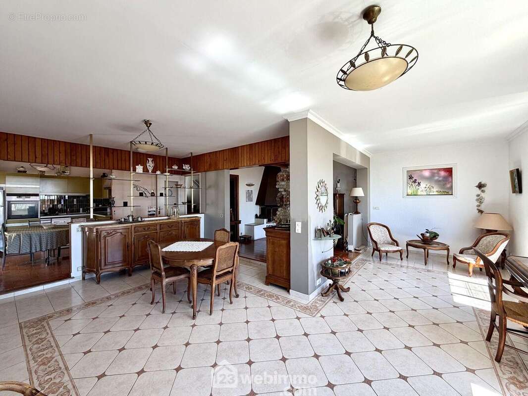 IL mesure en totalité avec la cuisine près de 60m2... - Maison à SAN-MARTINO-DI-LOTA