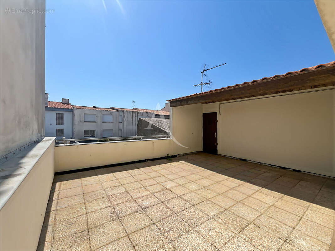 Appartement de caractère avec double espace de vie et combles exploitables ? Hyper centre de Challans - photo 6