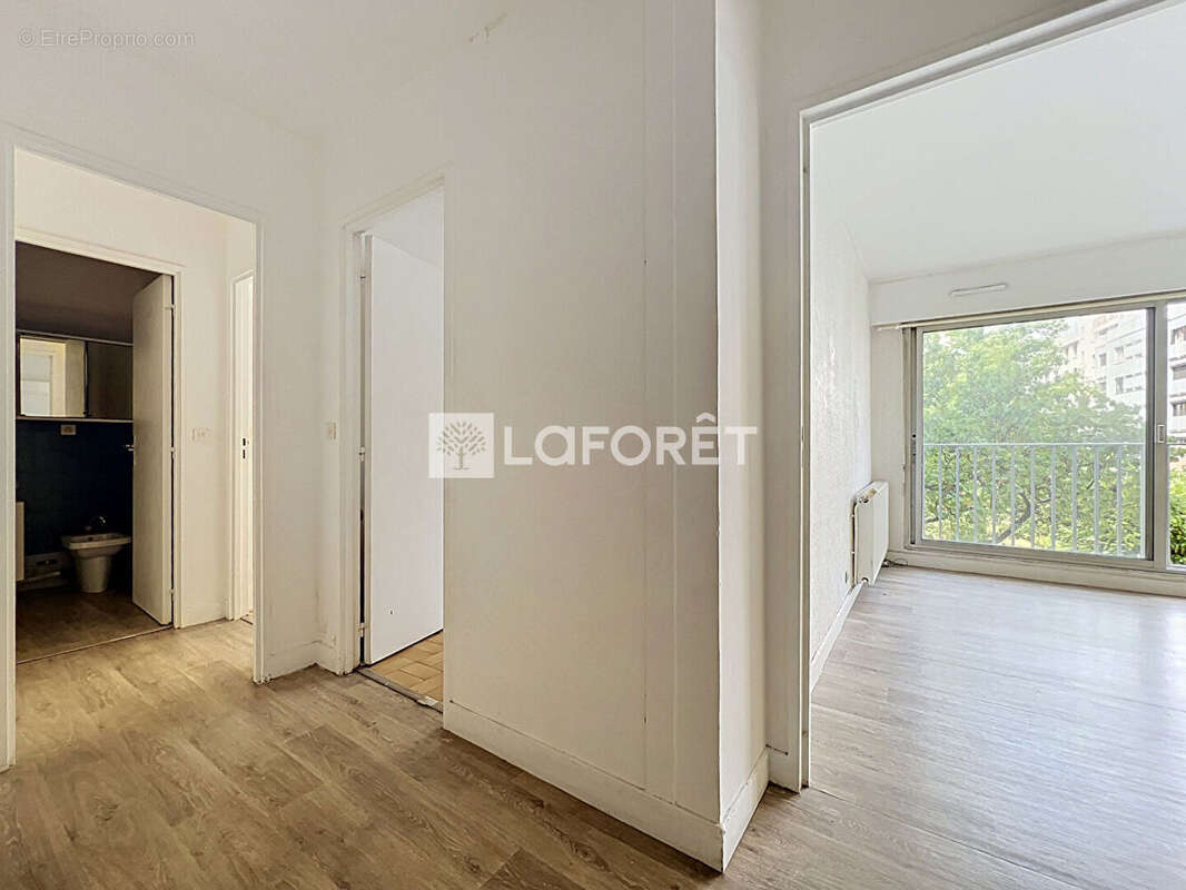 Appartement à COURBEVOIE