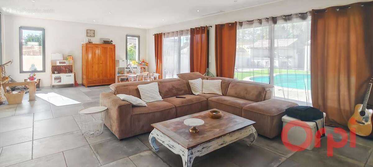 Maison à VILLENEUVE-LES-BEZIERS