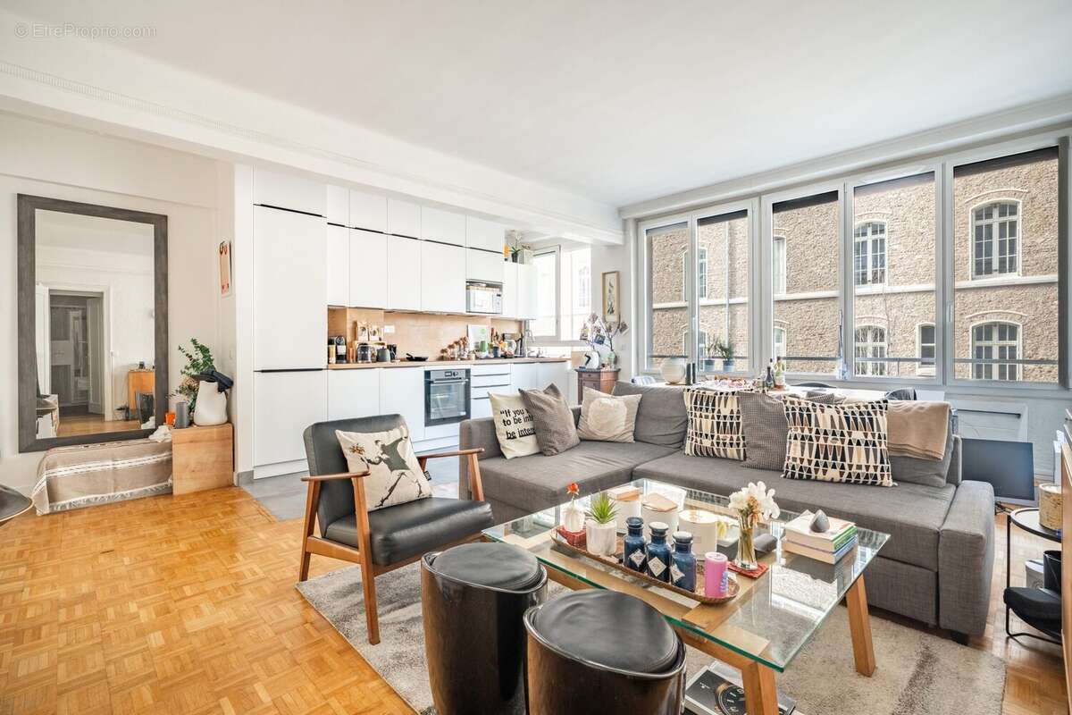 Appartement à PARIS-16E