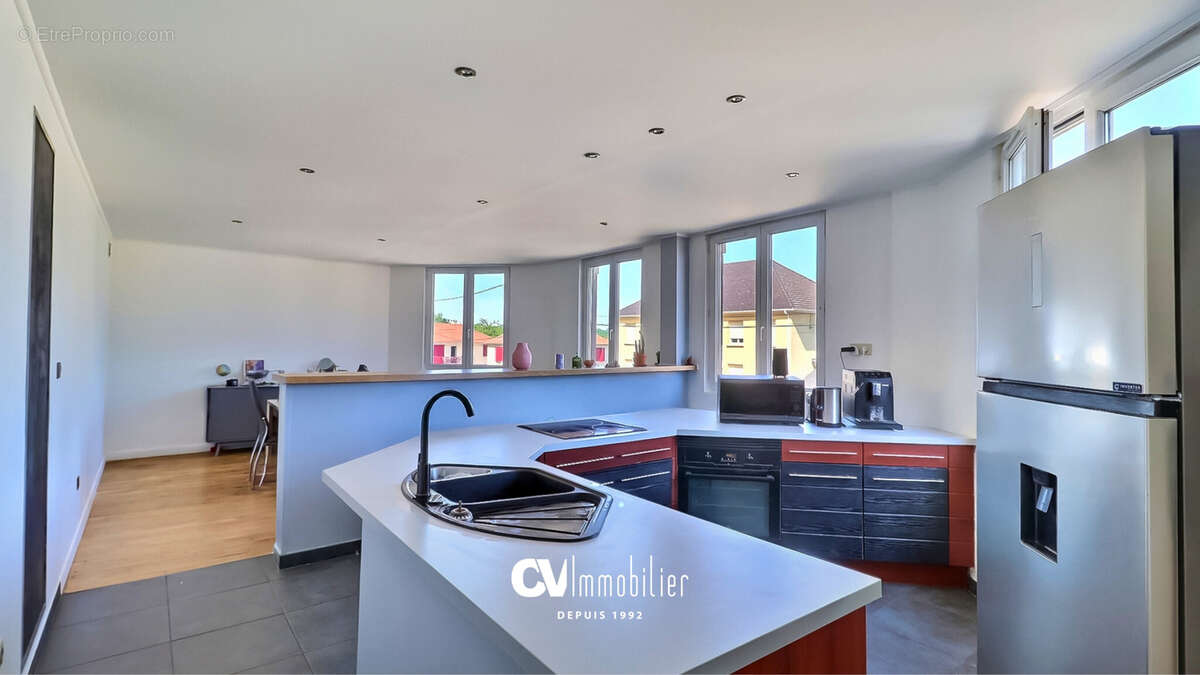 Appartement à SAINT-ETIENNE-DU-VAUVRAY