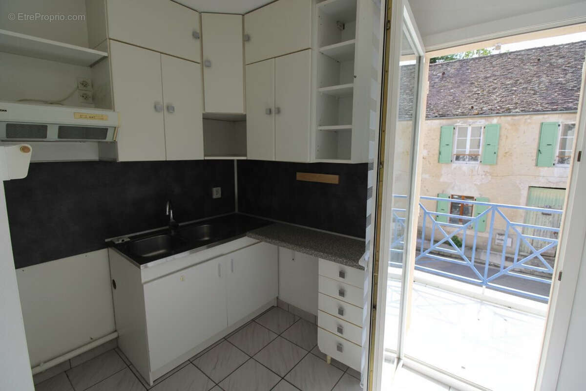 Appartement à LE MESNIL-SAINT-DENIS
