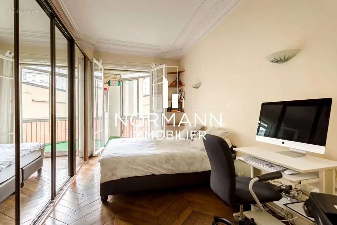 Appartement à PARIS-17E