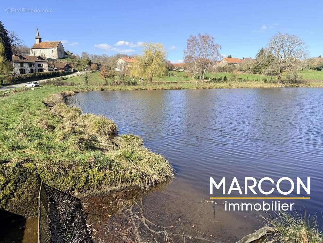 Terrain à AZAT-CHATENET