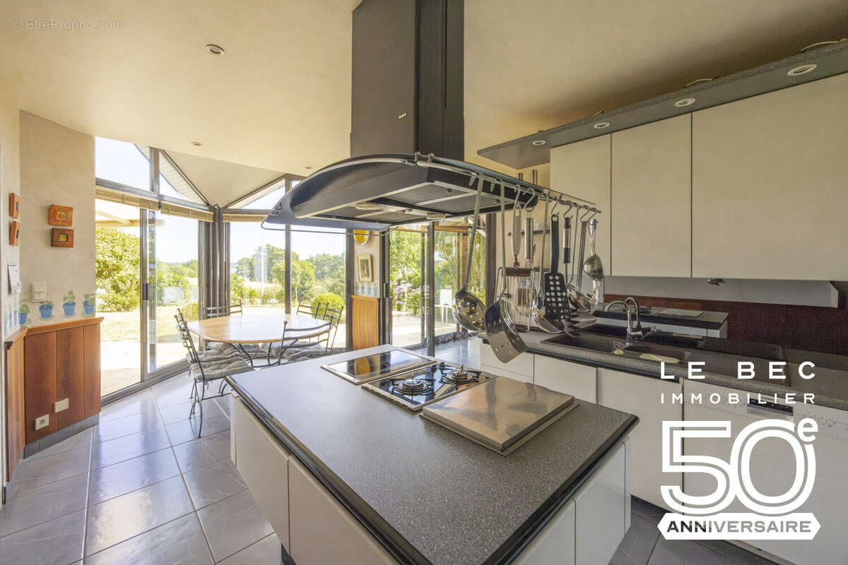 Maison 240 m² à Vannes  - photo 8