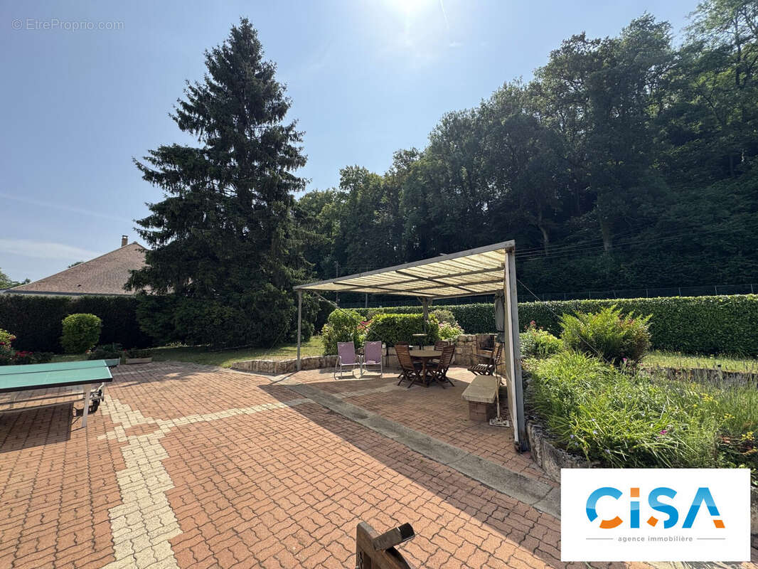 Commerce à VERNEUIL-EN-HALATTE