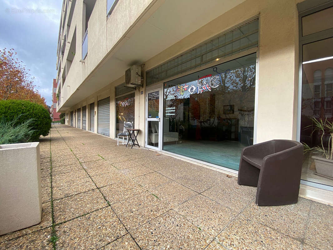 Commerce à CARNOUX-EN-PROVENCE