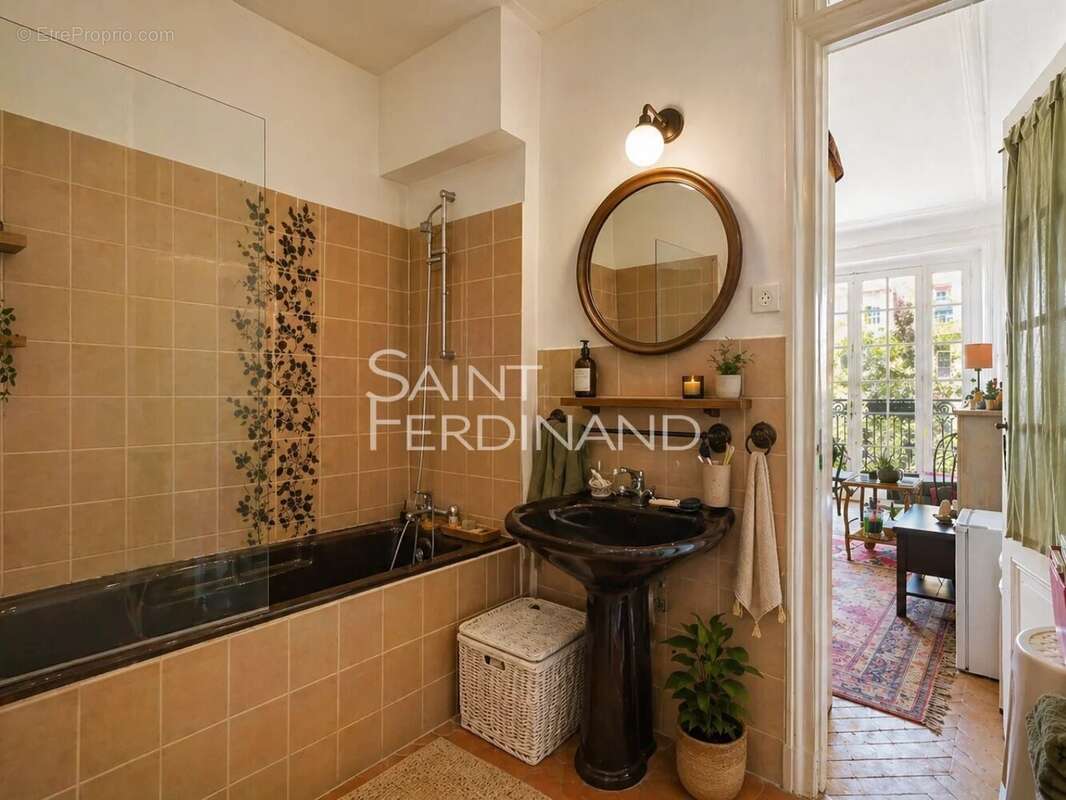 Appartement à NEUILLY-SUR-SEINE