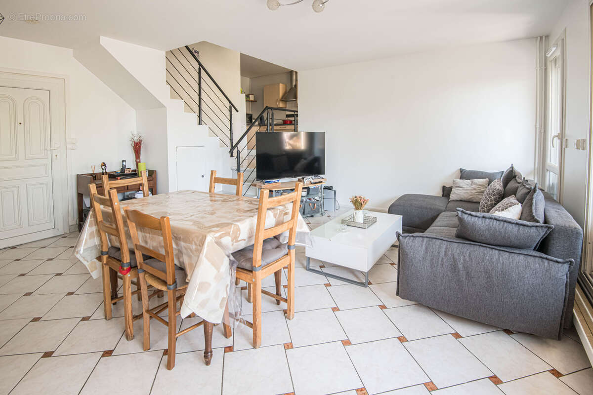Appartement à COURCOURONNES