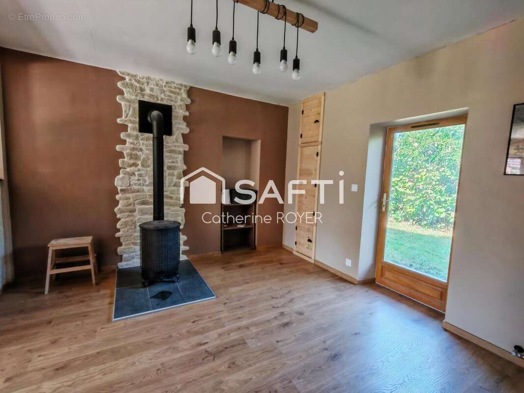 Maison 140 m² à La Chapelle-Saint-Sauveur  - photo 9