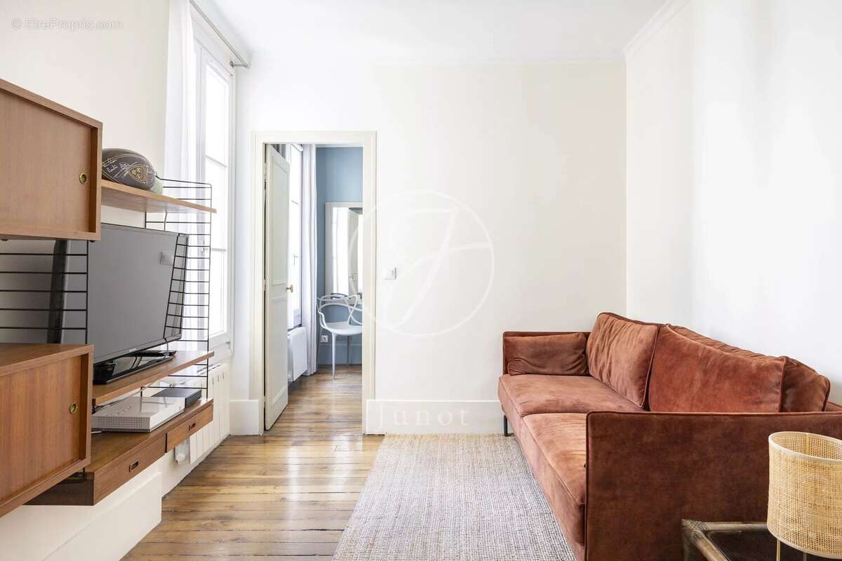 Appartement à PARIS-7E