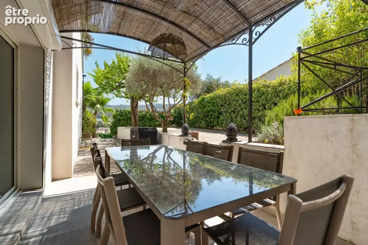 Villa d'exception - piscine - pool house - vue dominante - photo 10
