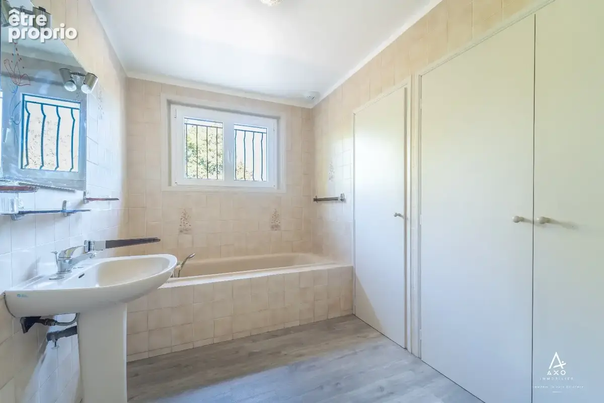 Maison familiale pleine de charme avec sous-sol aménagé - Castandet - photo 7