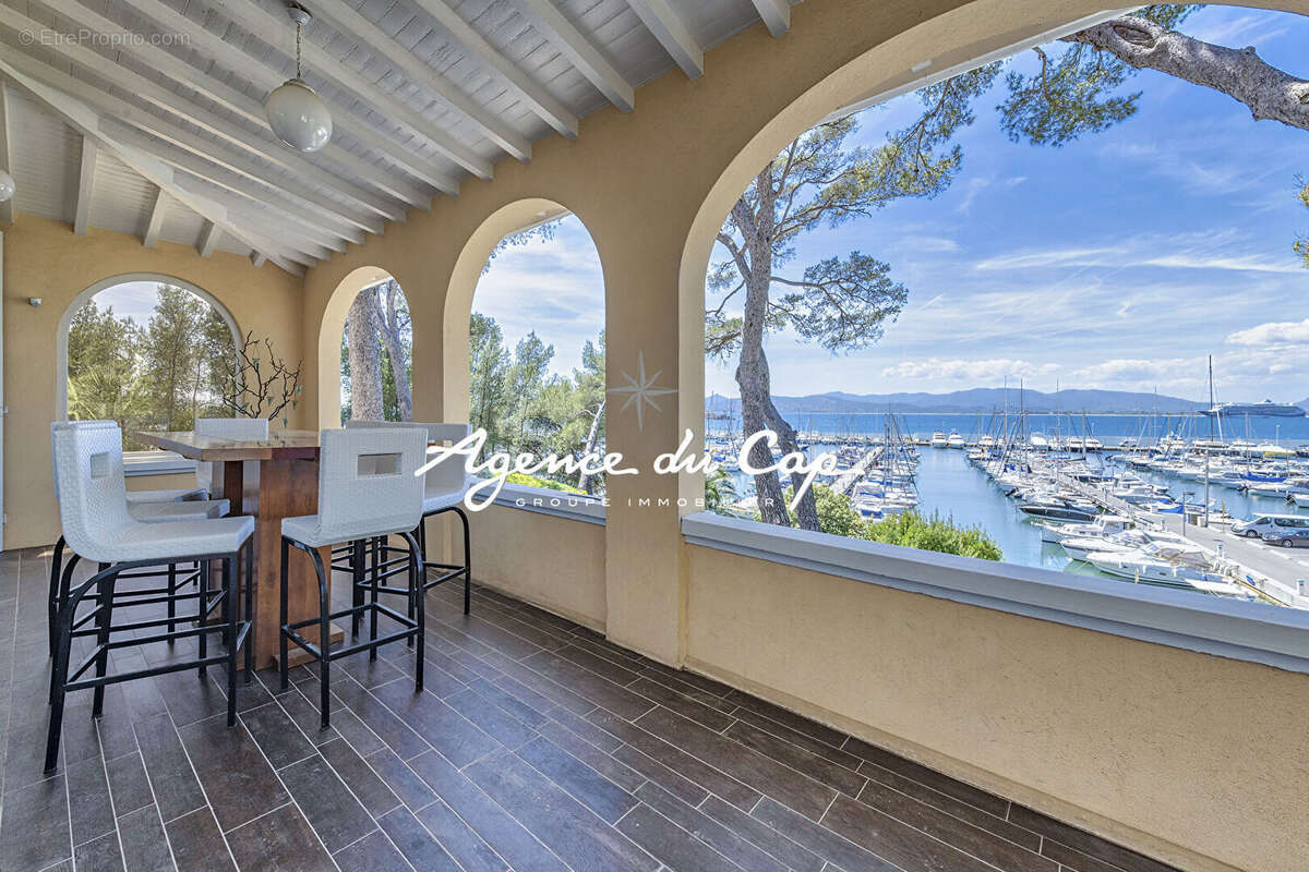 Villa de caractere sur le port santa lucia vue mer tout a pied avec piscine a saint raphael - photo 7