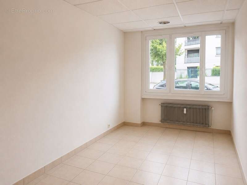 Local commercial avec vitrine et appartement T3 – Bien rare à usage mixte - photo 9