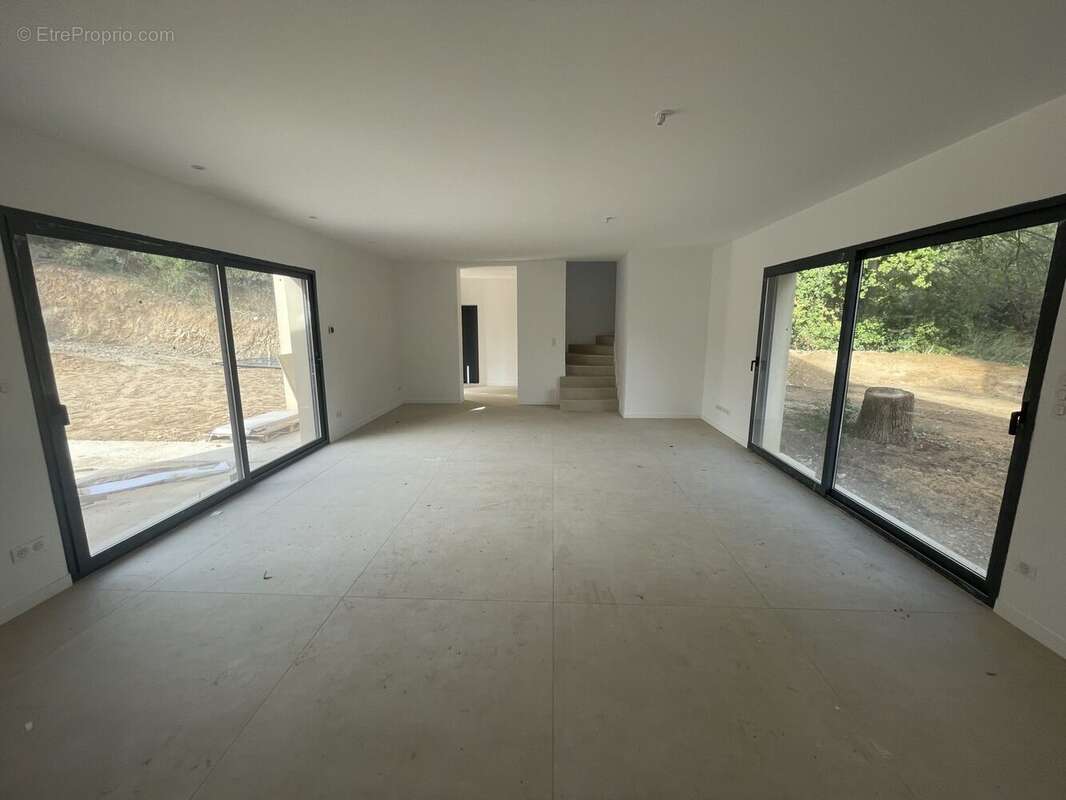 Maison à PLAN-DE-LA-TOUR