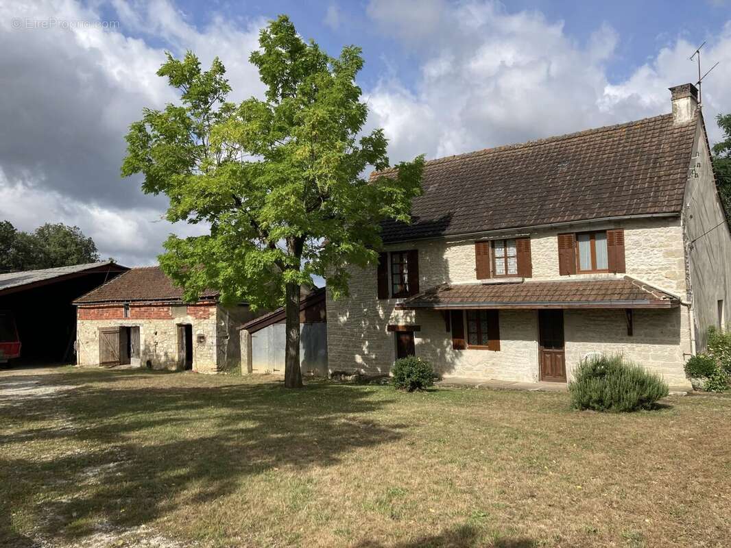 Maison à GINOUILLAC