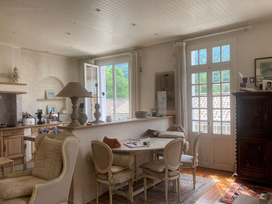 Axat, maison 3 chambres, grand séjour, terrasse, véranda, garage. - photo 18