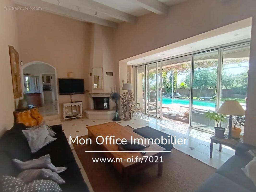 Référence : 7021-les. - villa provençale avec jardin et garages dans les hauteurs de grimaud - photo 9