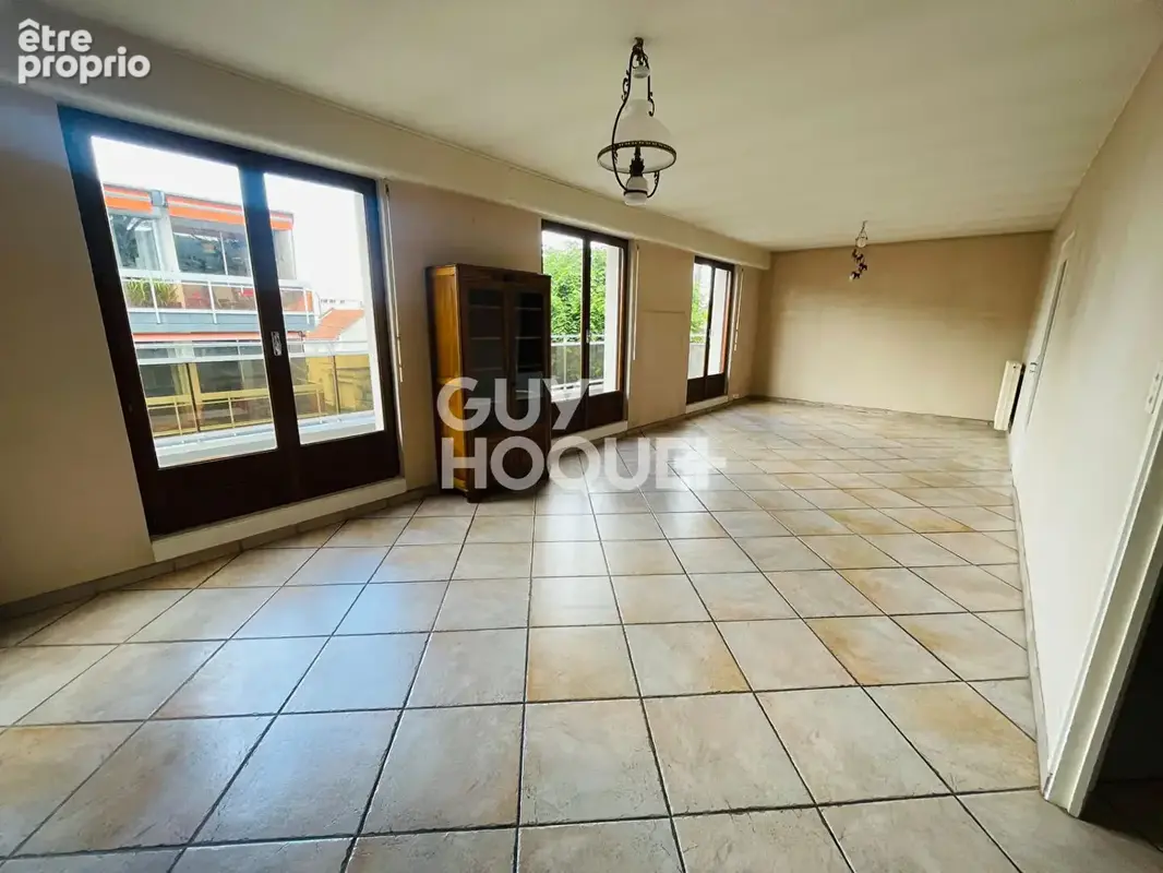 Chamalieres - Appartement type 5 125 m² , terrasse et garage - photo 4