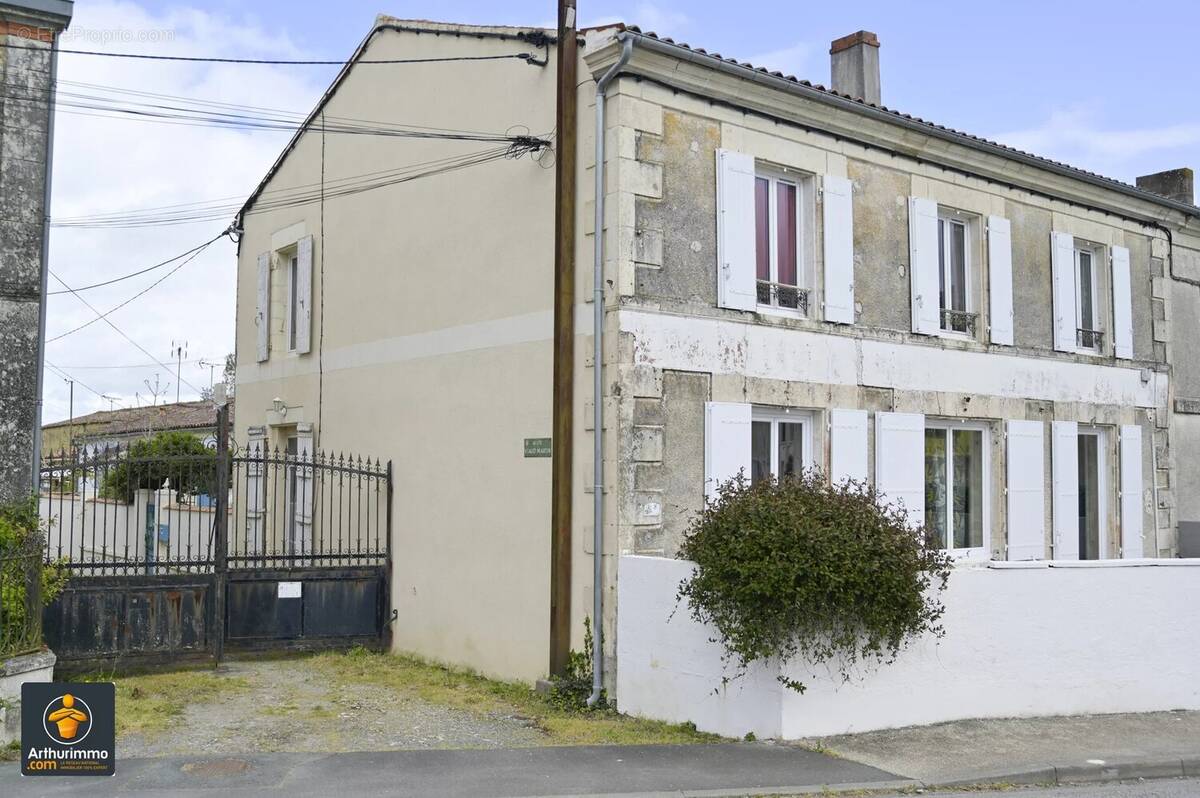Maison à SAINT-HILAIRE-LA-PALUD