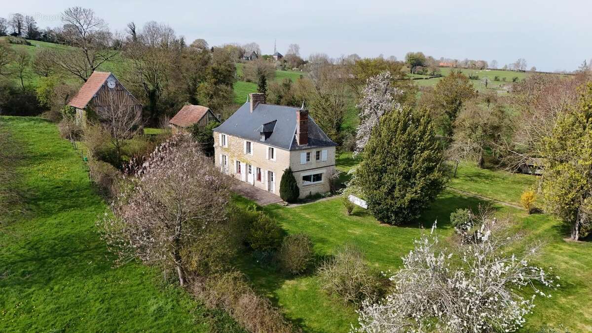 Maison à SAINT-PIERRE-SUR-DIVES