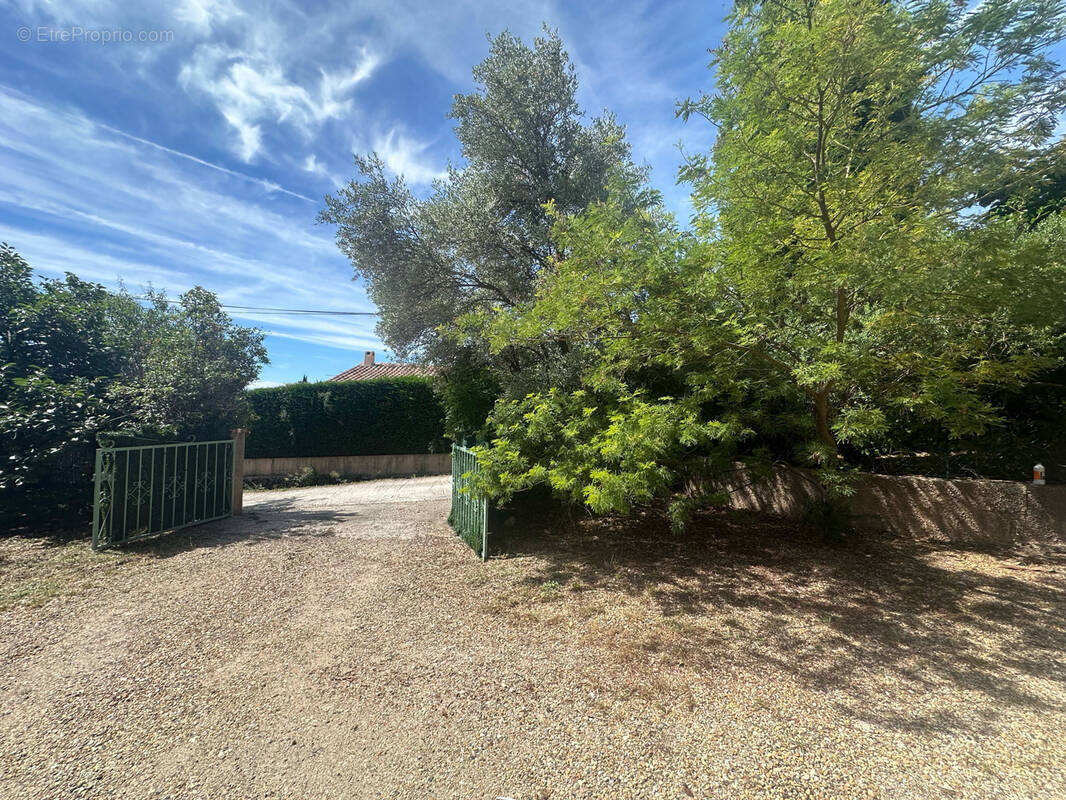 Appartement à SOLLIES-PONT