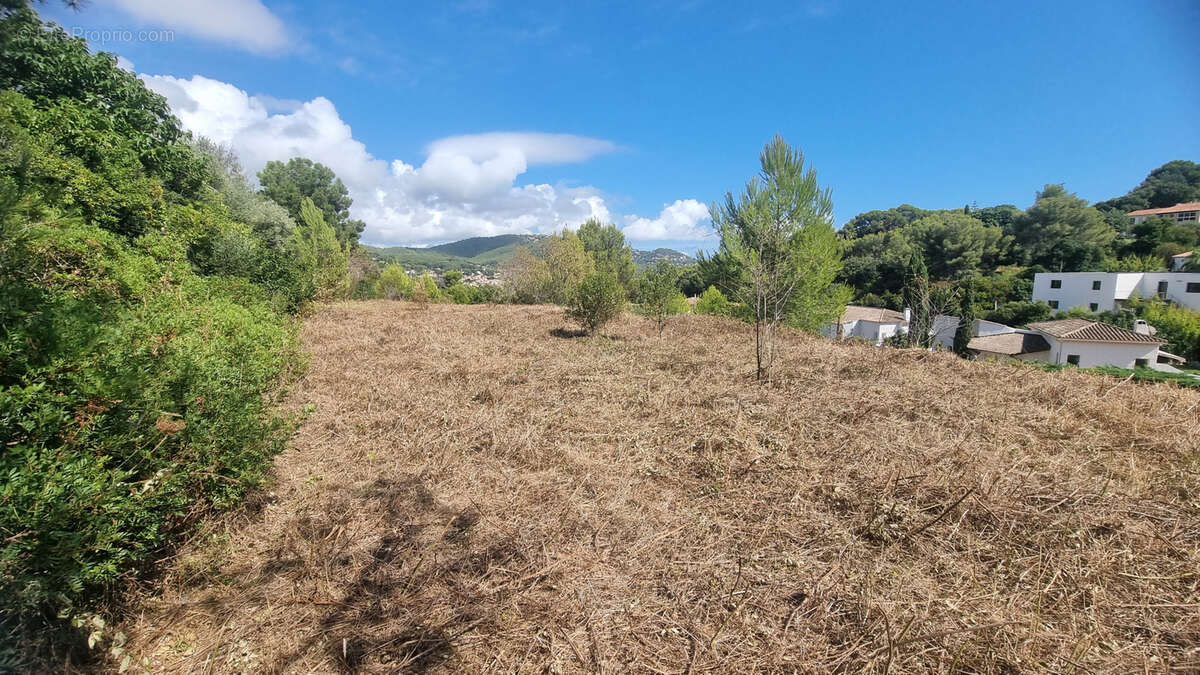 Terrain à CARQUEIRANNE