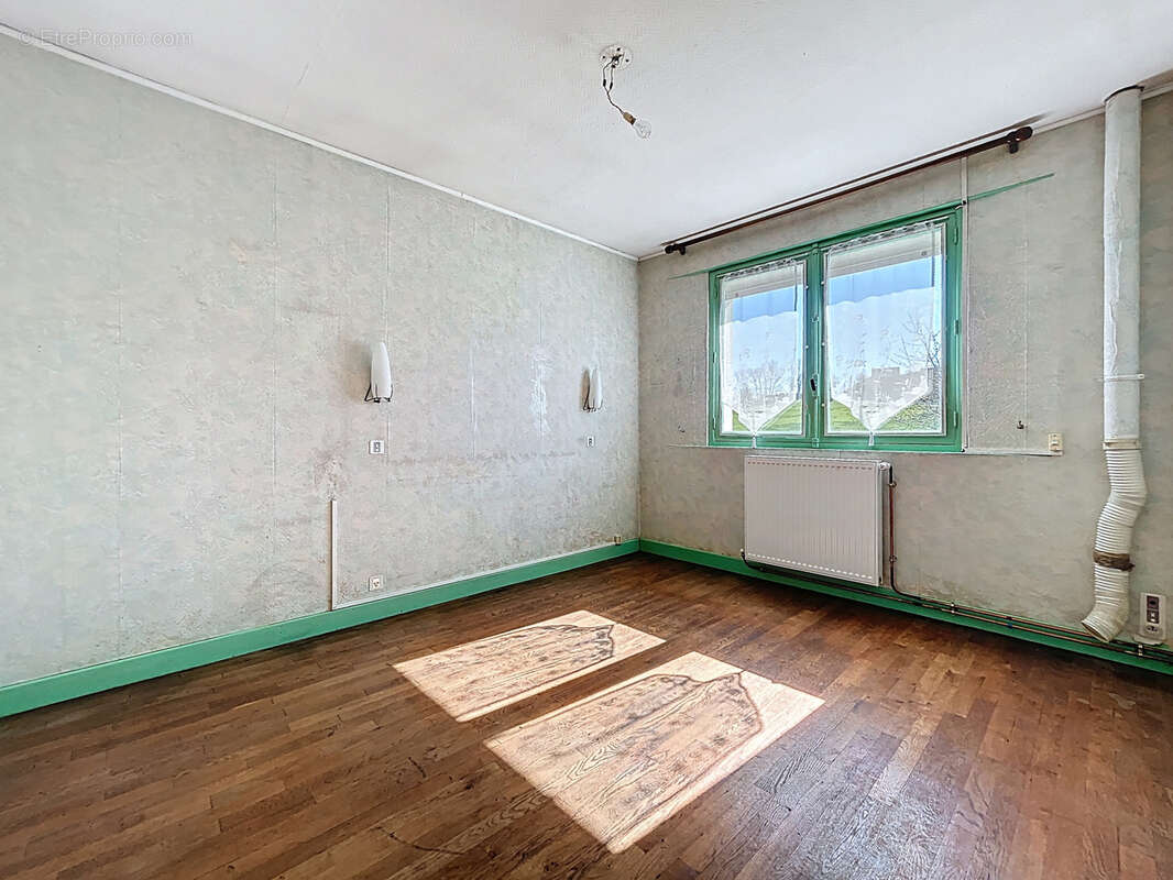 Maison à SAINT-PANTALEON-DE-LARCHE